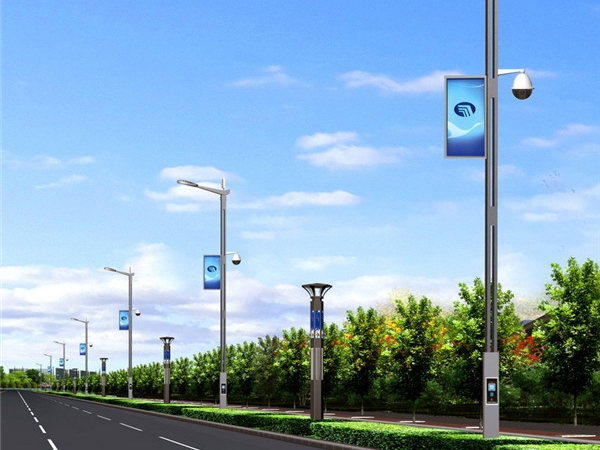 Wireless coverage solutions for smart light poles